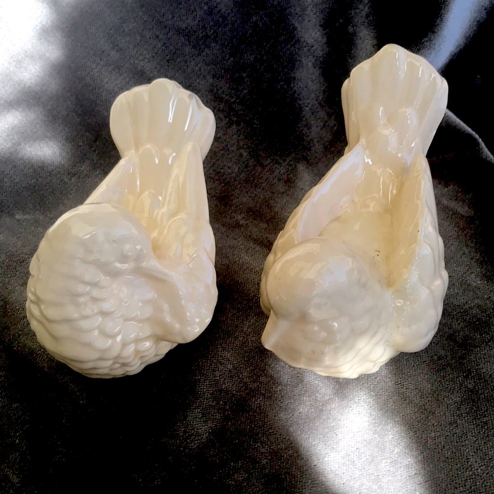 Doves cry Wedding decor ?Lovebirds.ceramic?  w slight crackle finish